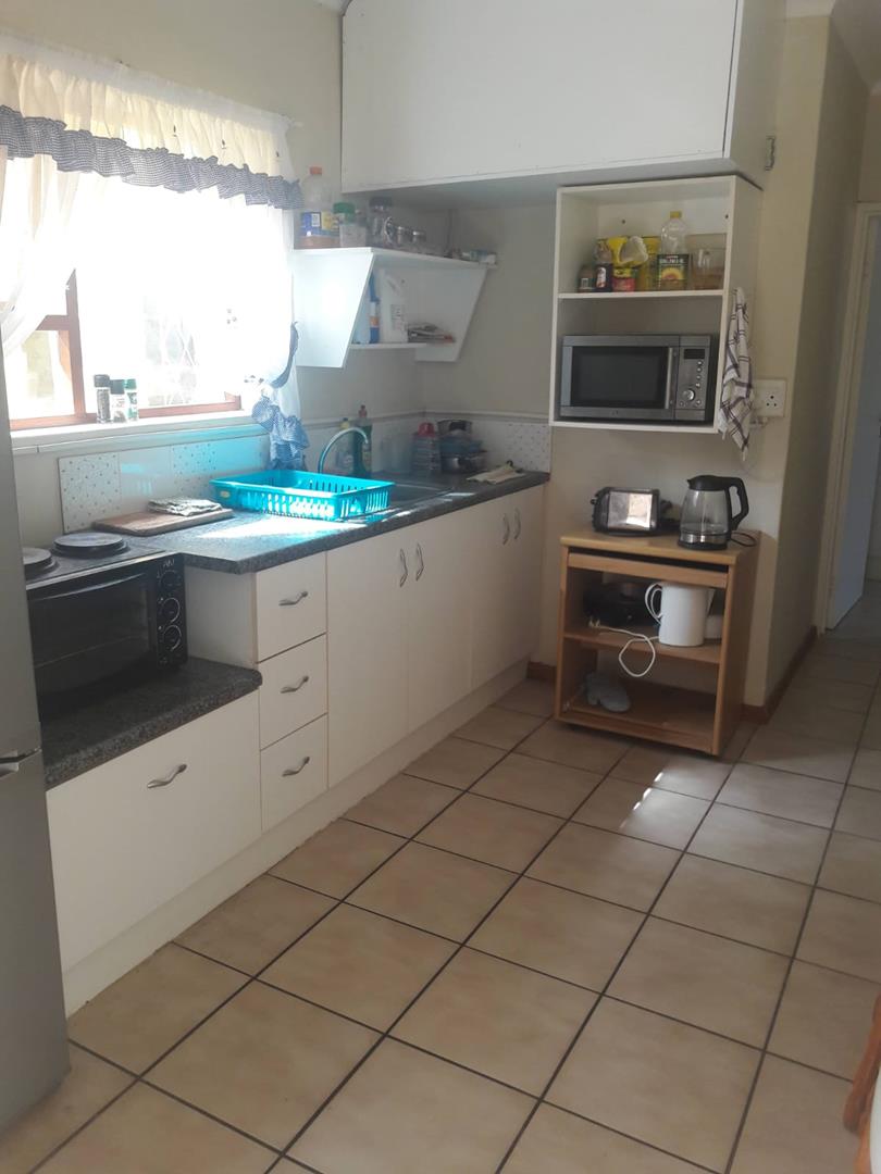 To Let 6 Bedroom Property for Rent in Summerstrand Eastern Cape